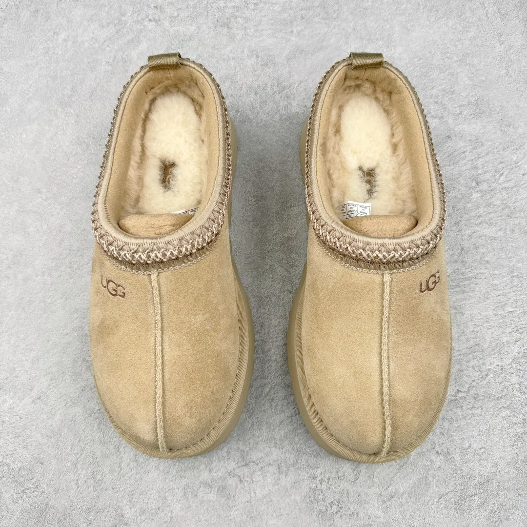 Pick up locally💰520 UGG 2553 ethnic style half-mug autumn and winter sheep fur integrated snow boots. All shoes are made from ZP. Longfeng A-grade Australian imported sheep fur integrated brand OEM production line. Fully follow the ZP process. OEM original pattern maker. Adhering to the principle of no original shoes and no development selection. Pay attention to every detail. The most authentic version on the market TREADLITE "Light Wing" technology outsole. Lightweight/durable/flexible/pile size: 35 36 37 38 39 40 Coding: by2936070